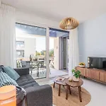 Mar-brand New! With Pool, 50m דירה *
