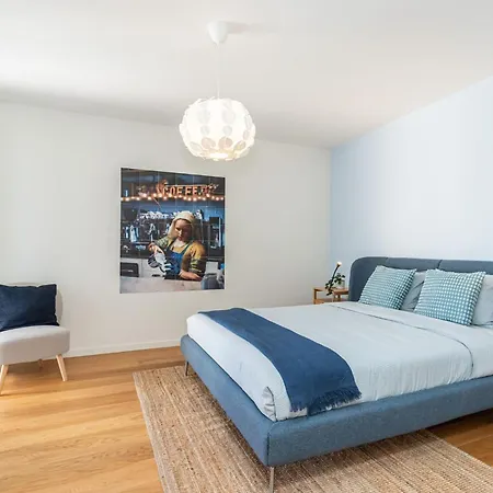 Mar-brand New! With Pool, 50m Apartment *