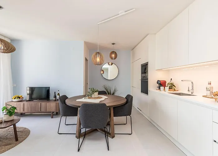 Mar-brand New! With Pool, 50m