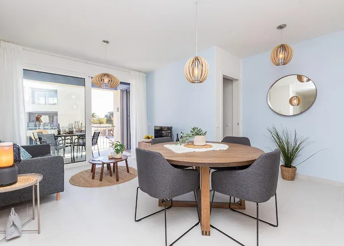 Mar-brand New! With Pool, 50m