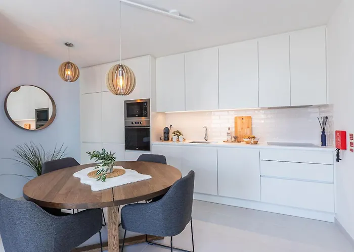 Mar-brand New! With Pool, 50m Daire