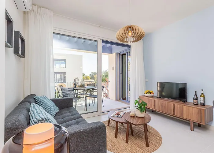 Mar-brand New! With Pool, 50m Daire *