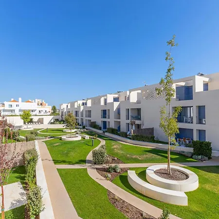 Mar-brand New! With Pool, 50m *