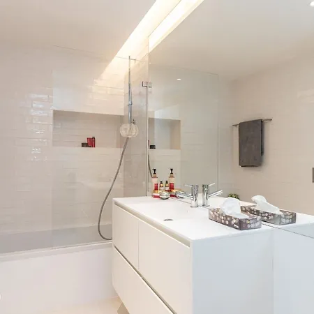 Mar-brand New! With Pool, 50m